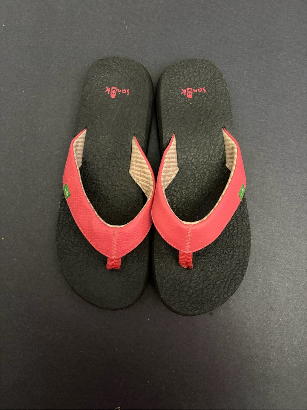 Sanuk Coral Pink and Black Padded Strap Sandals